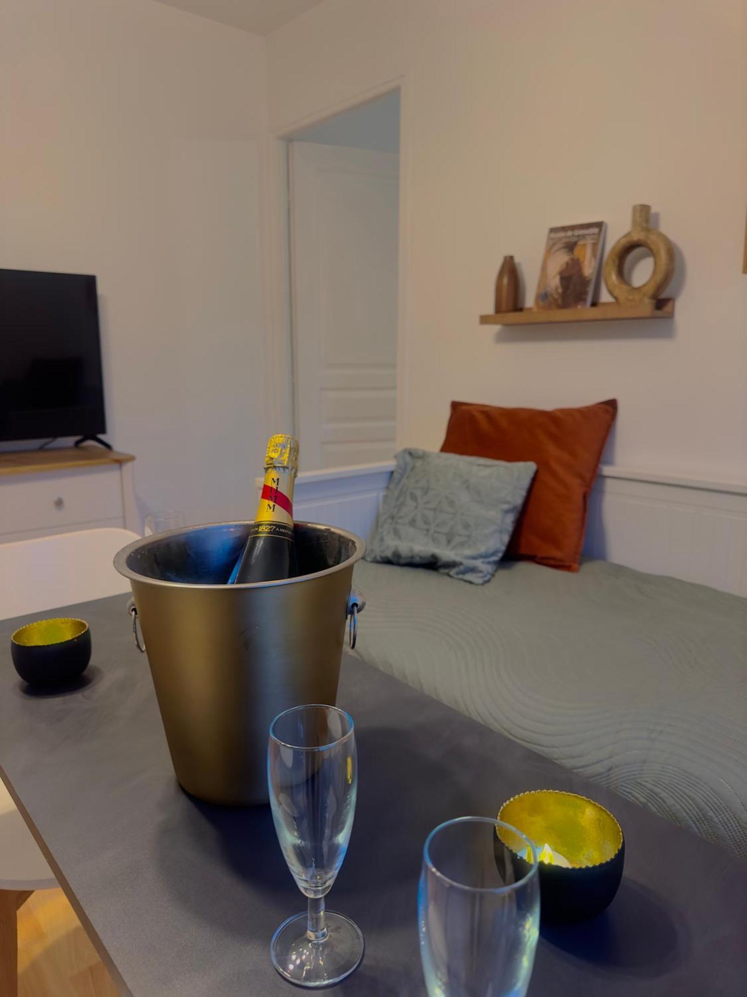 Appartement Chloe Du Lac Montferrat  Экстерьер фото